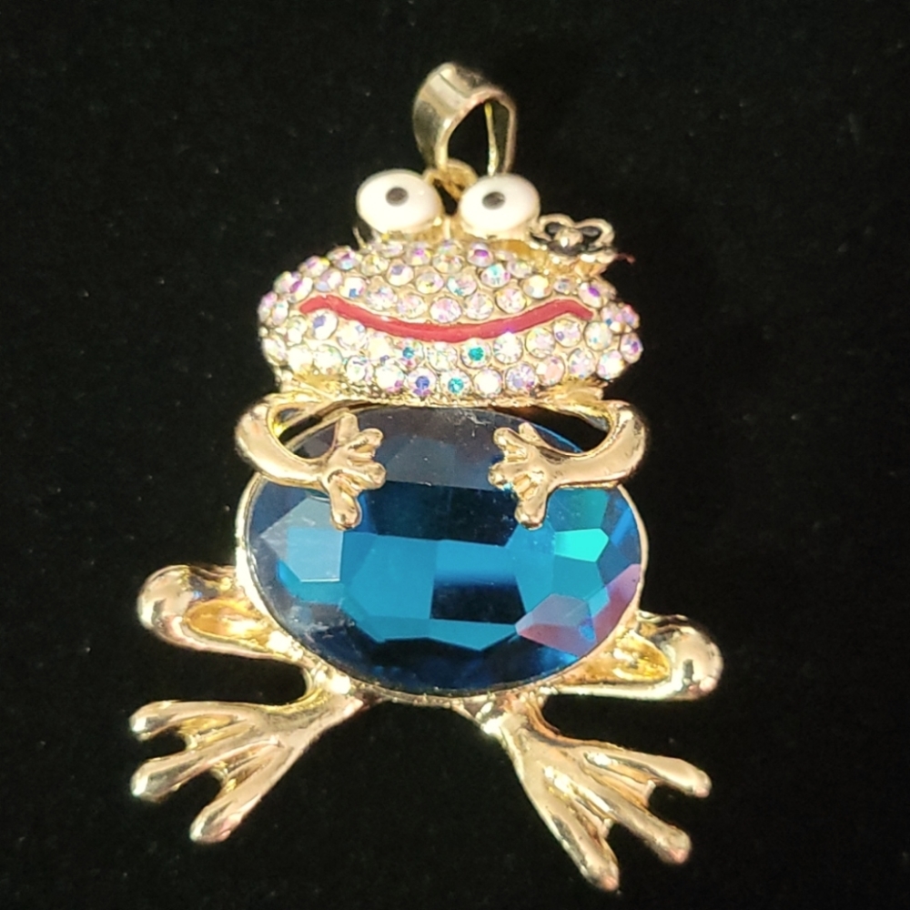 Pendant-Frog with Blue Diamond